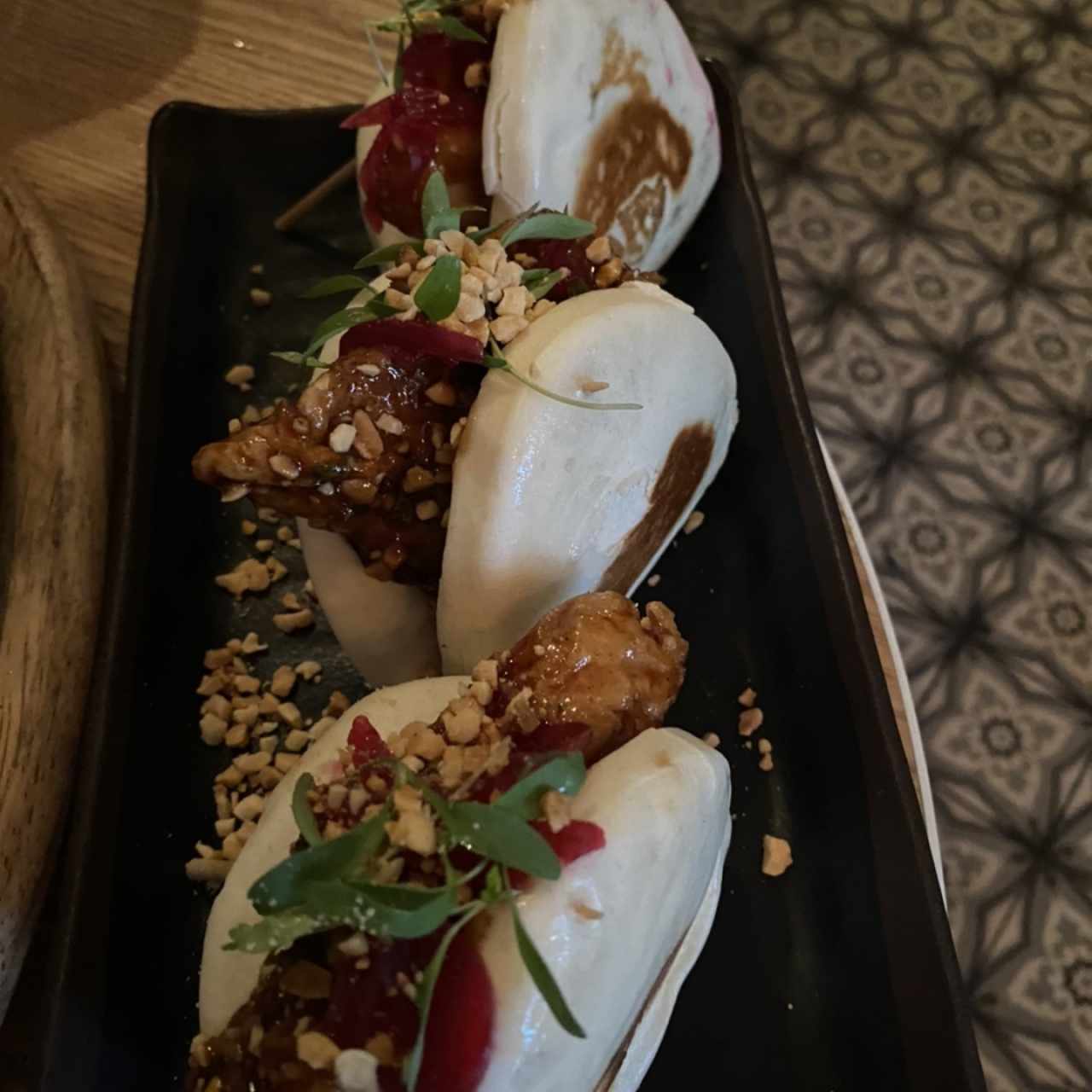 BAO BUNS DE POLLO JERK BBQ