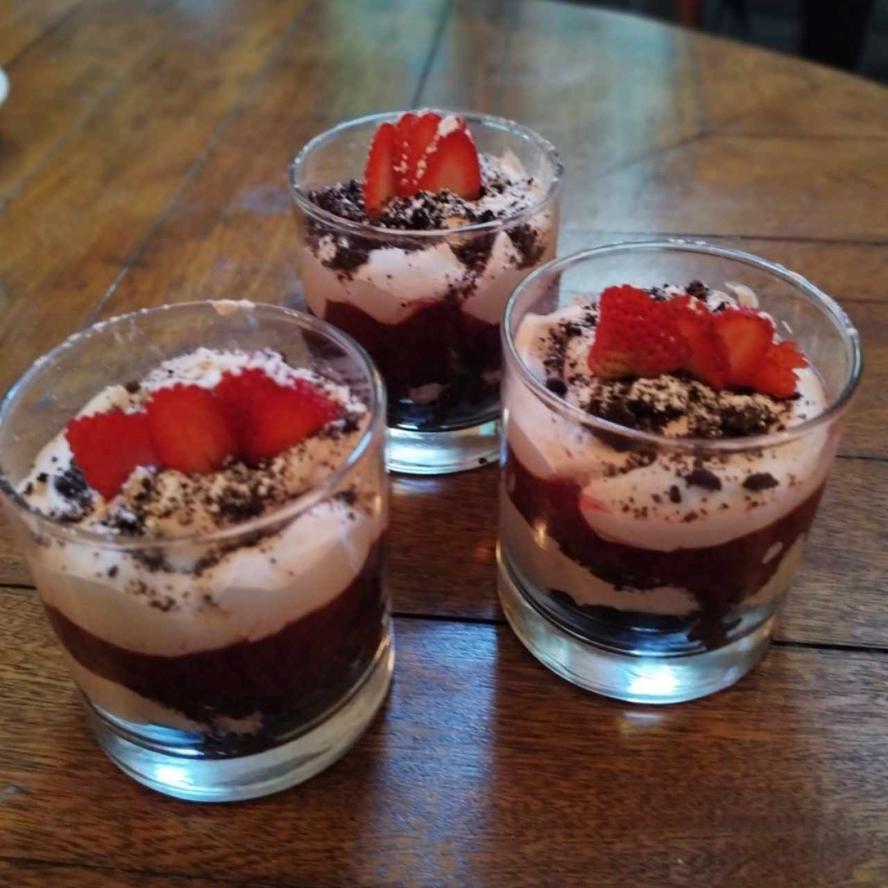 MOUSSE DE CHOCOLATE Y FRESAS