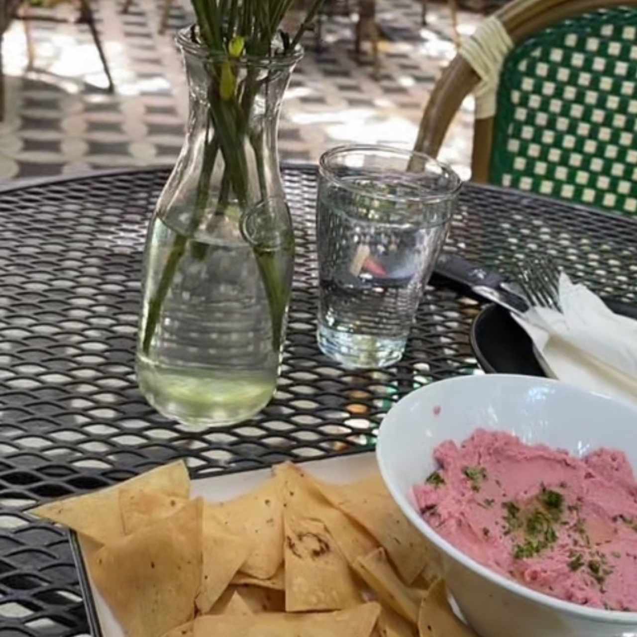 Platos pequeños - HUMMUS DE REMOLACHA