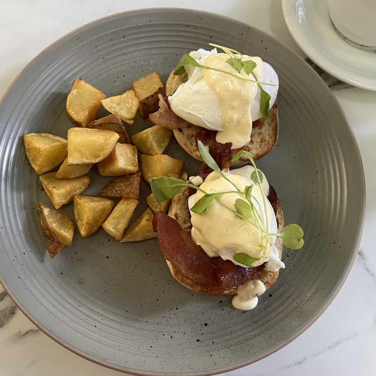 BRUNCH - Eggs Benedict