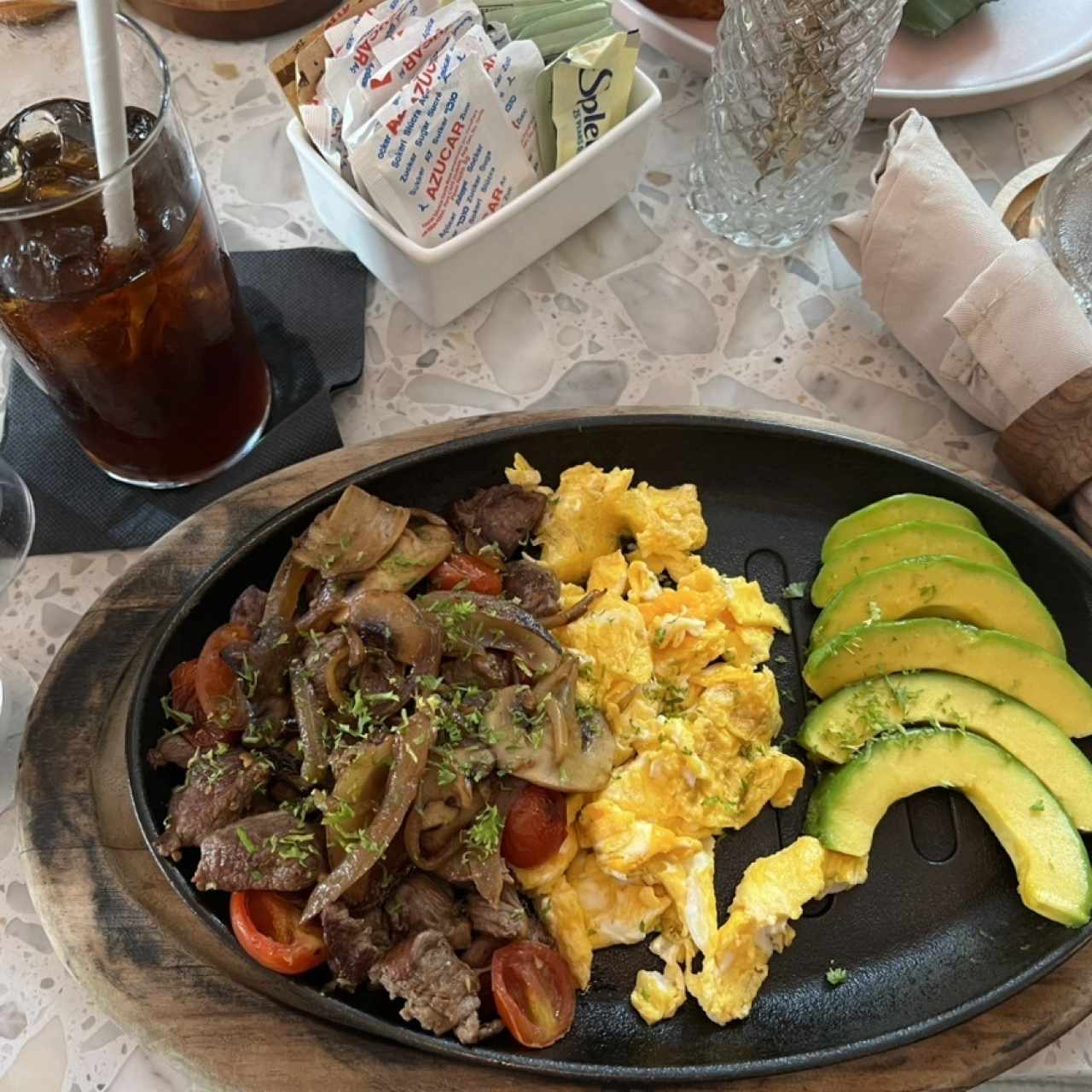 BRUNCH - BOB'S BREAKFAST (con aguacate en vez de papa)