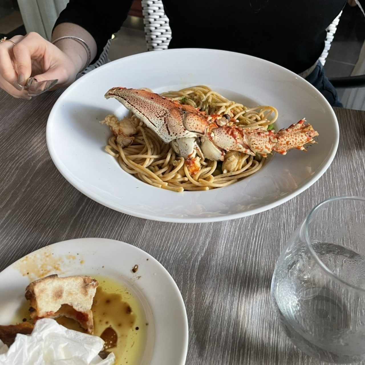 Langosta y pasta…con 3 pedazos pequeños de lanosta, una enorme cáscara y cero sabor!!