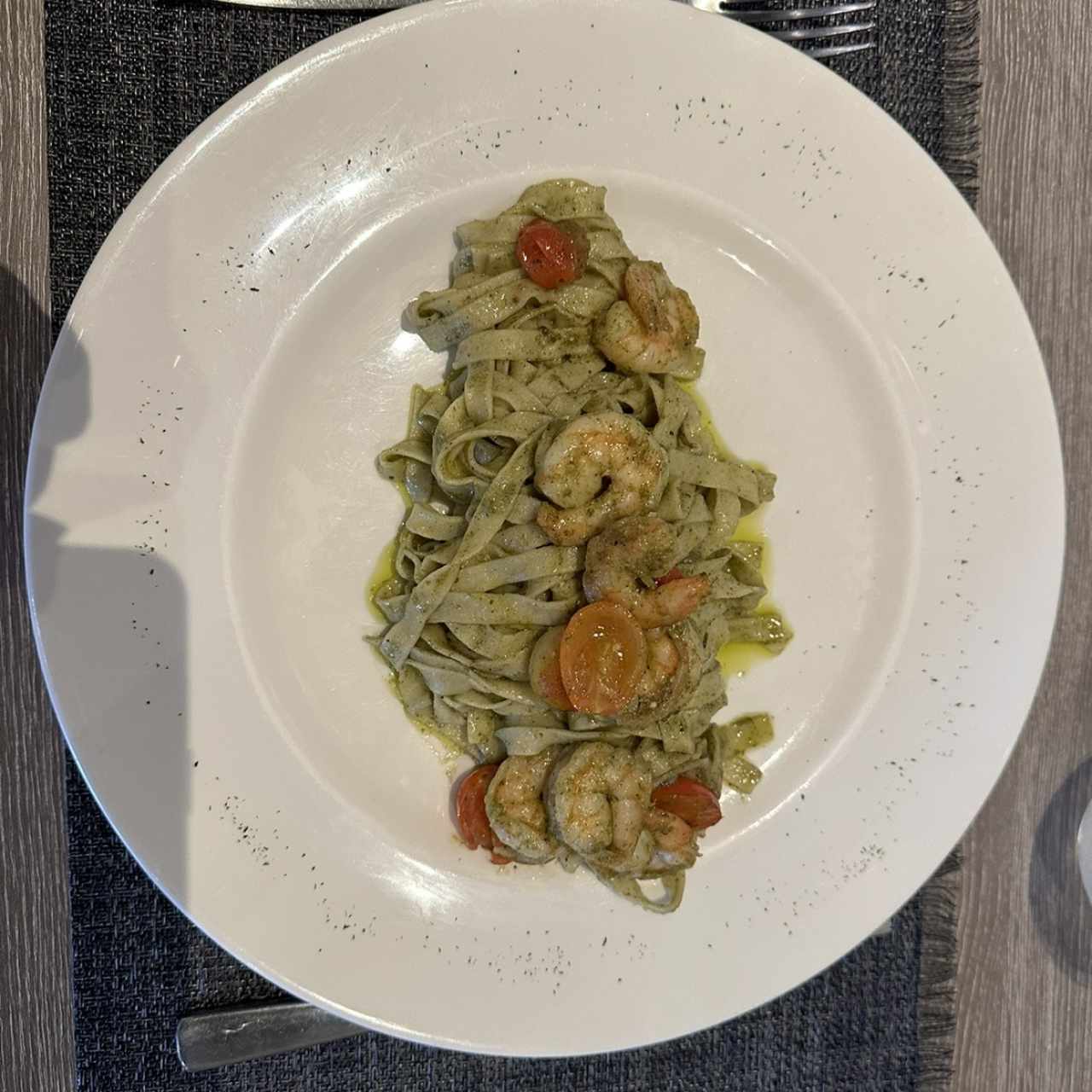 Pasta con pesto y camarones 