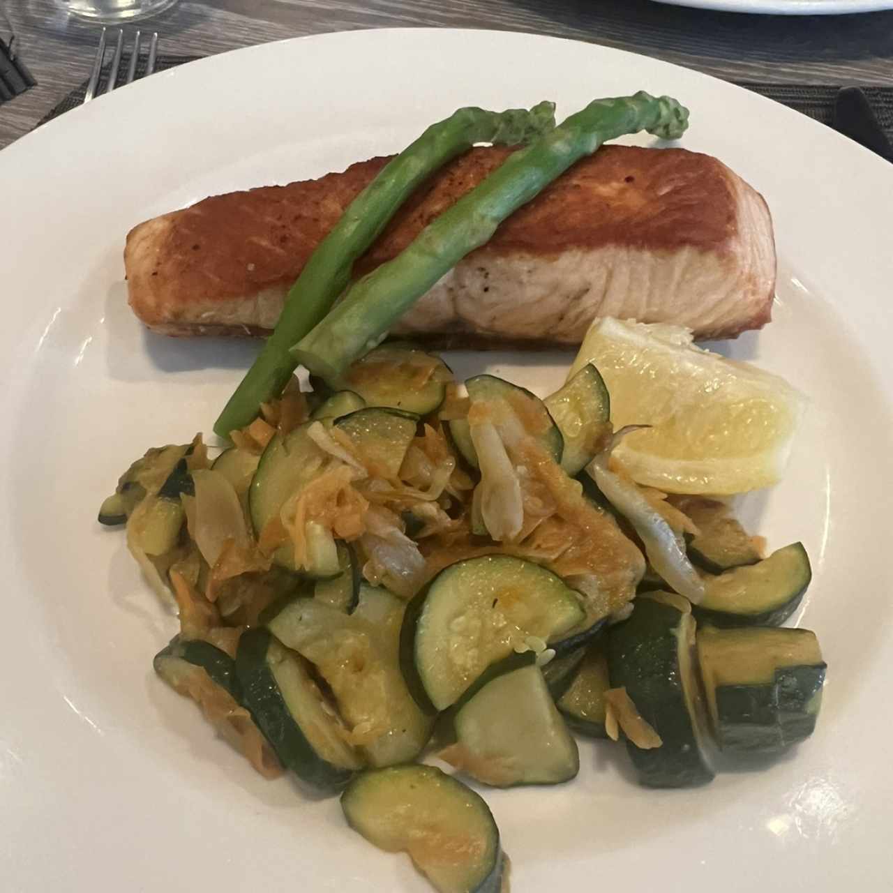 Salmon con vegetales