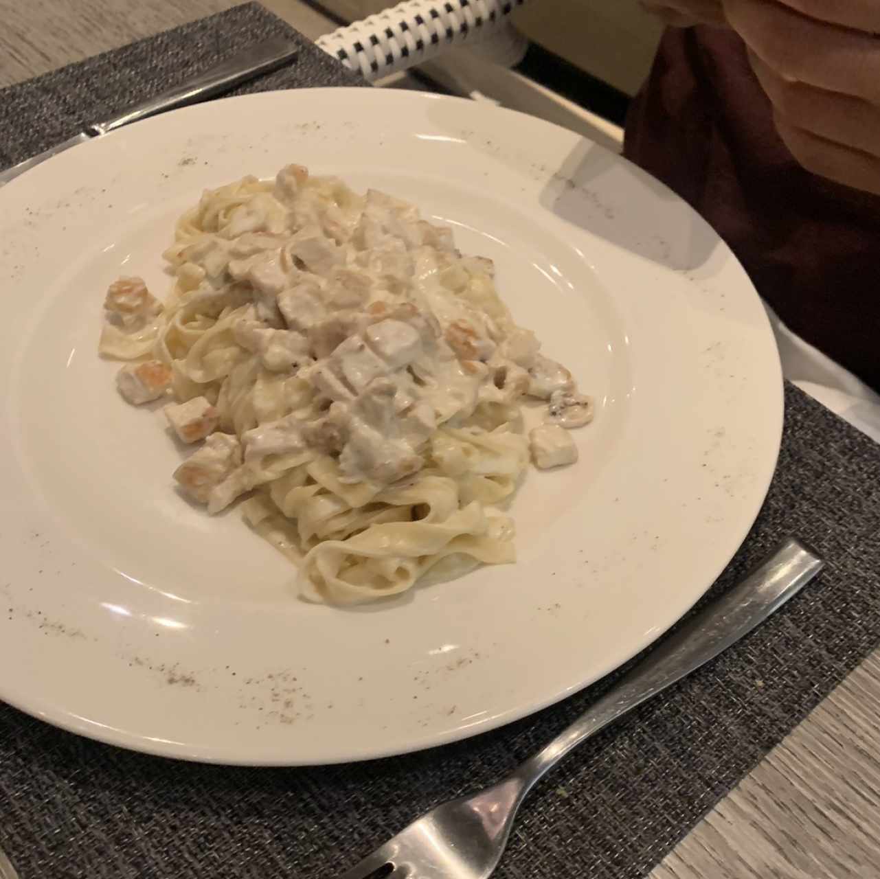 Fettuccine Alfredo con Pollo