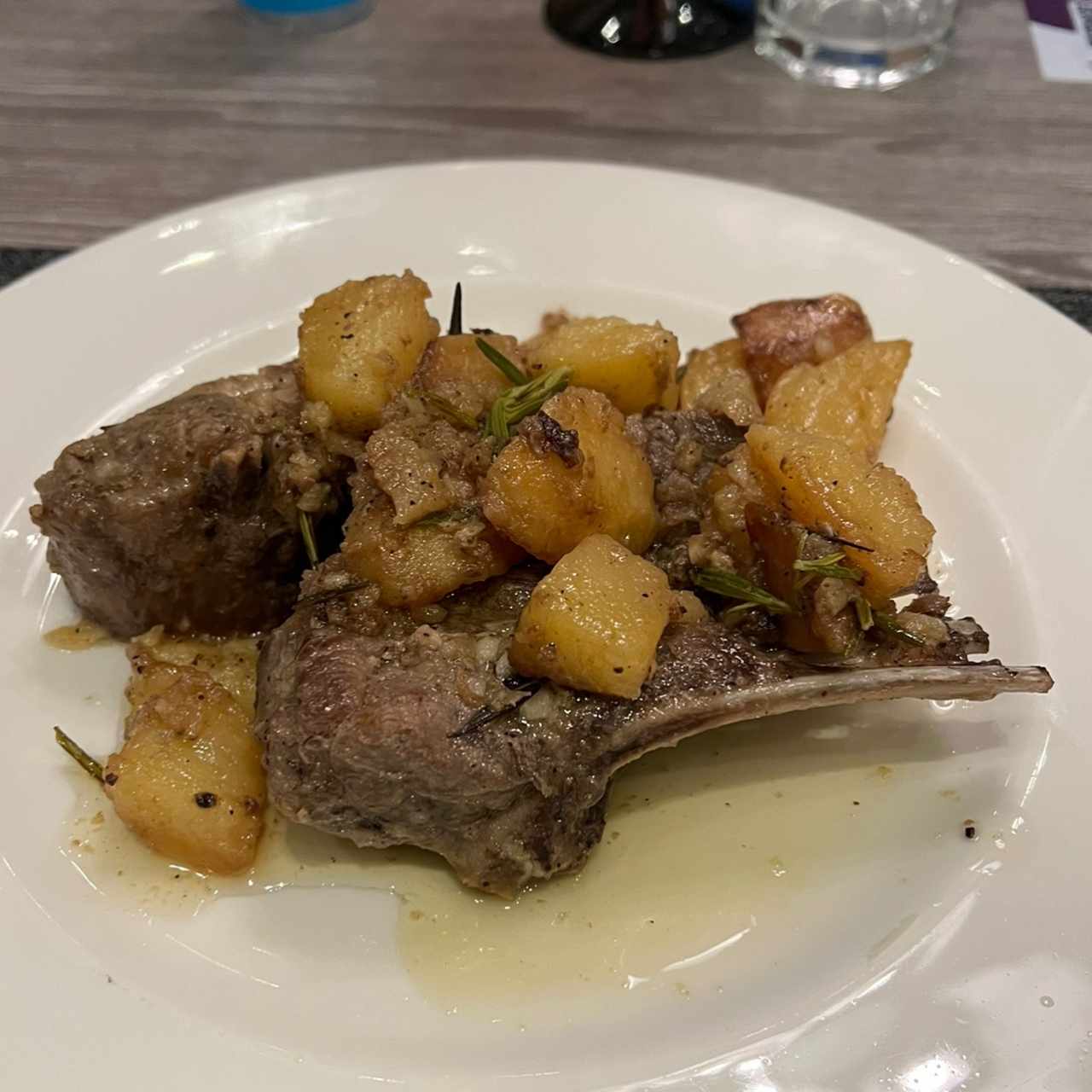 Agnello (cordero) con patate