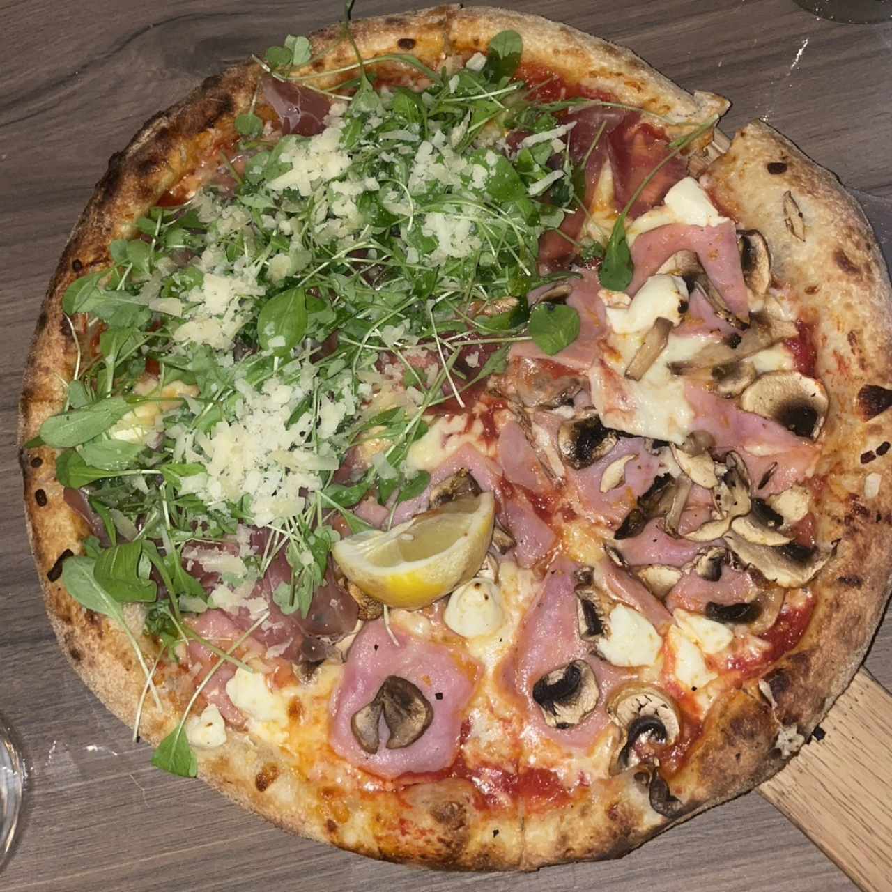 Pizza mitad Katané/ Limón