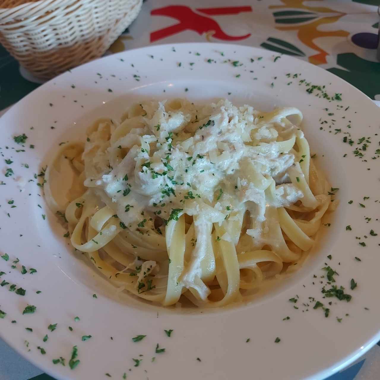 Fetuccine Alfredo con pollo