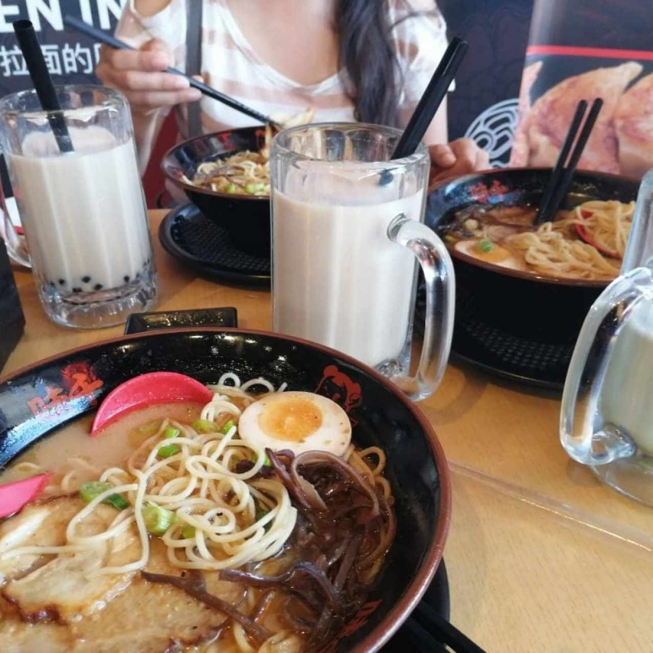 Bubble tea original de Black tea  y ramen original