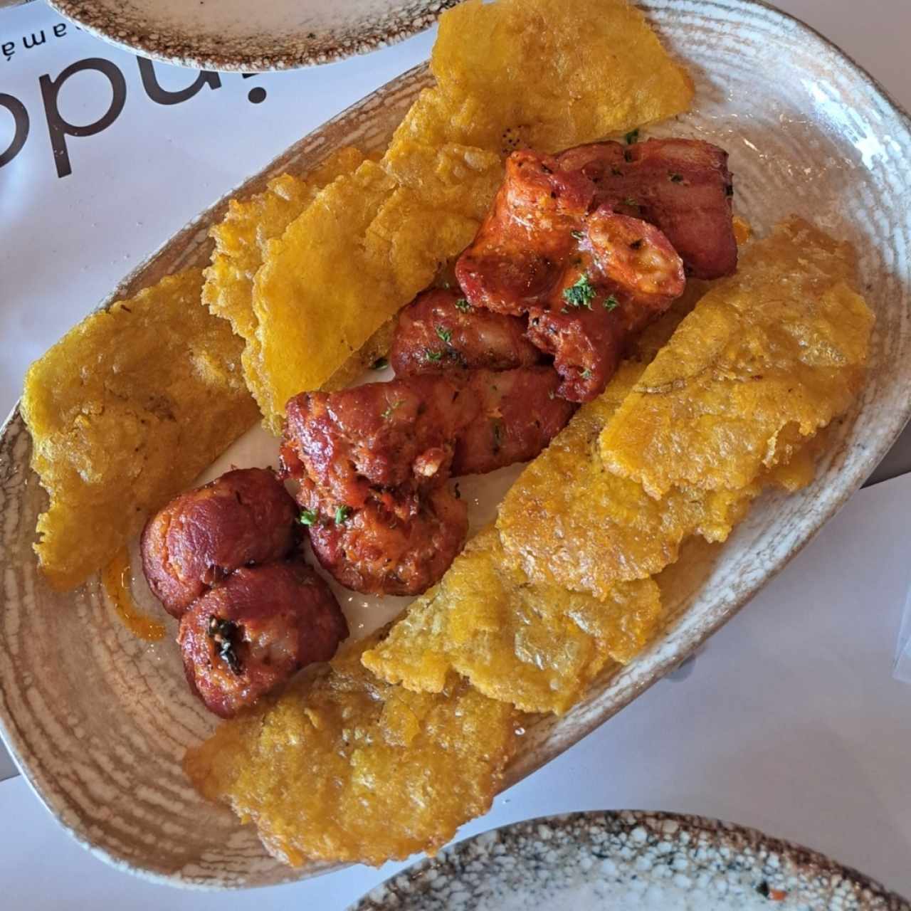 Chorizo tableño con patacones