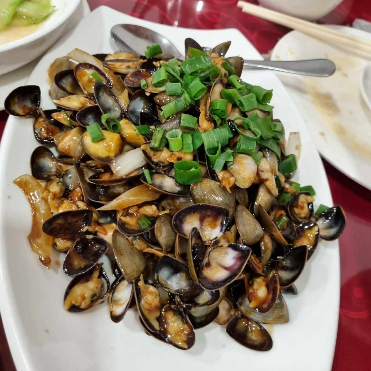 almejas salteadas con frijoles negros