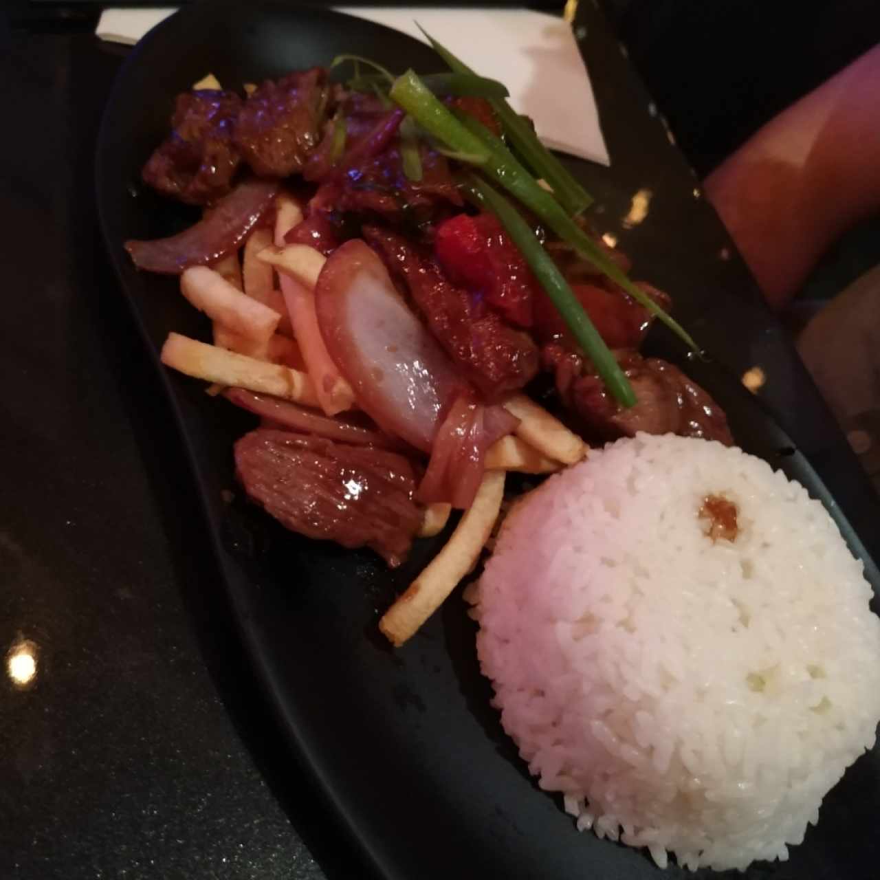 PLATO FUERTE - LOMO SALTADO