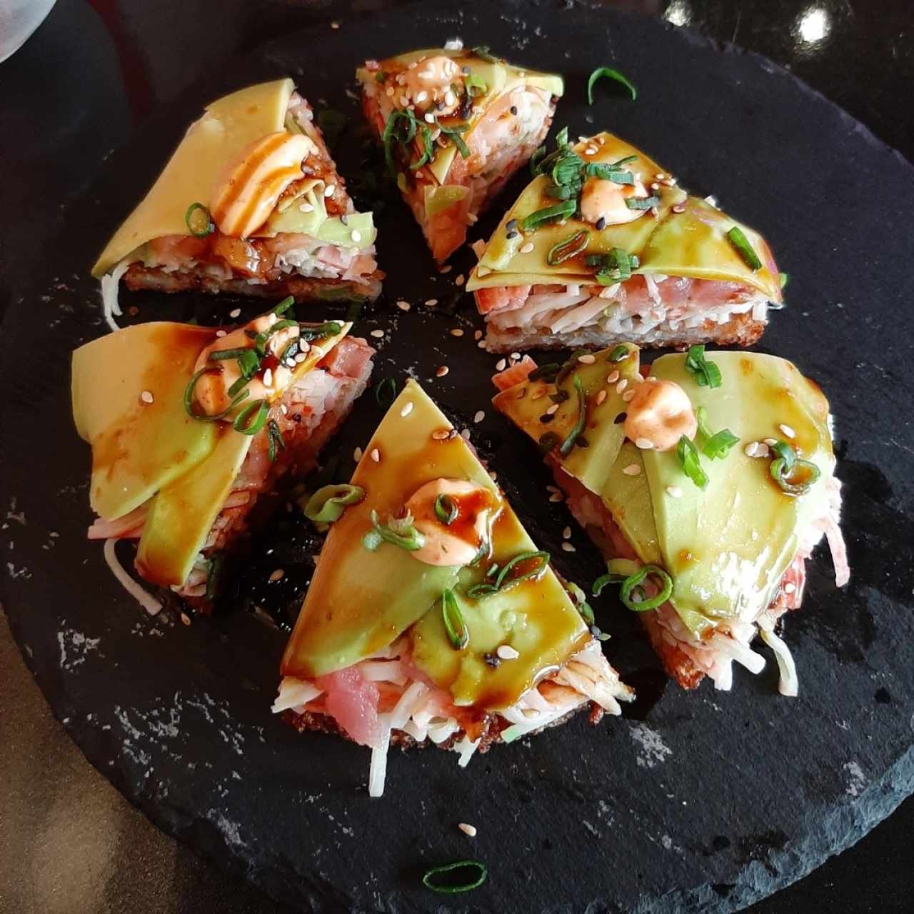 PIZZA KOKESHI ( SALMÓN Y ATÚN)