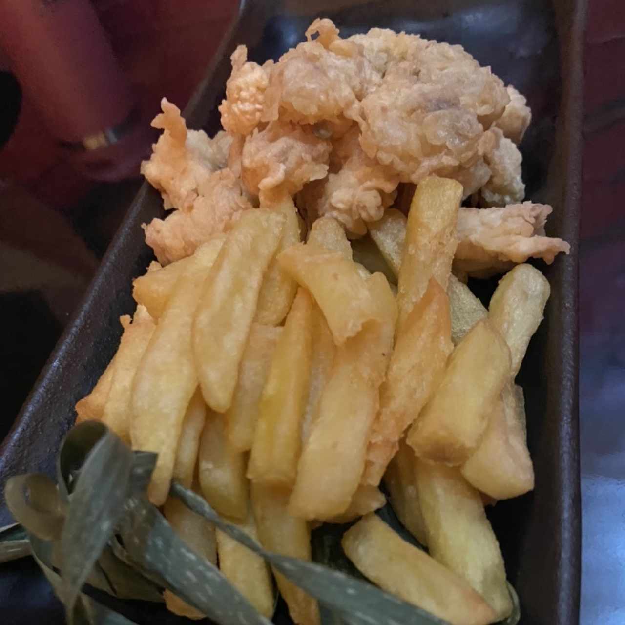 Pechuguitas de pollo y papas fritas