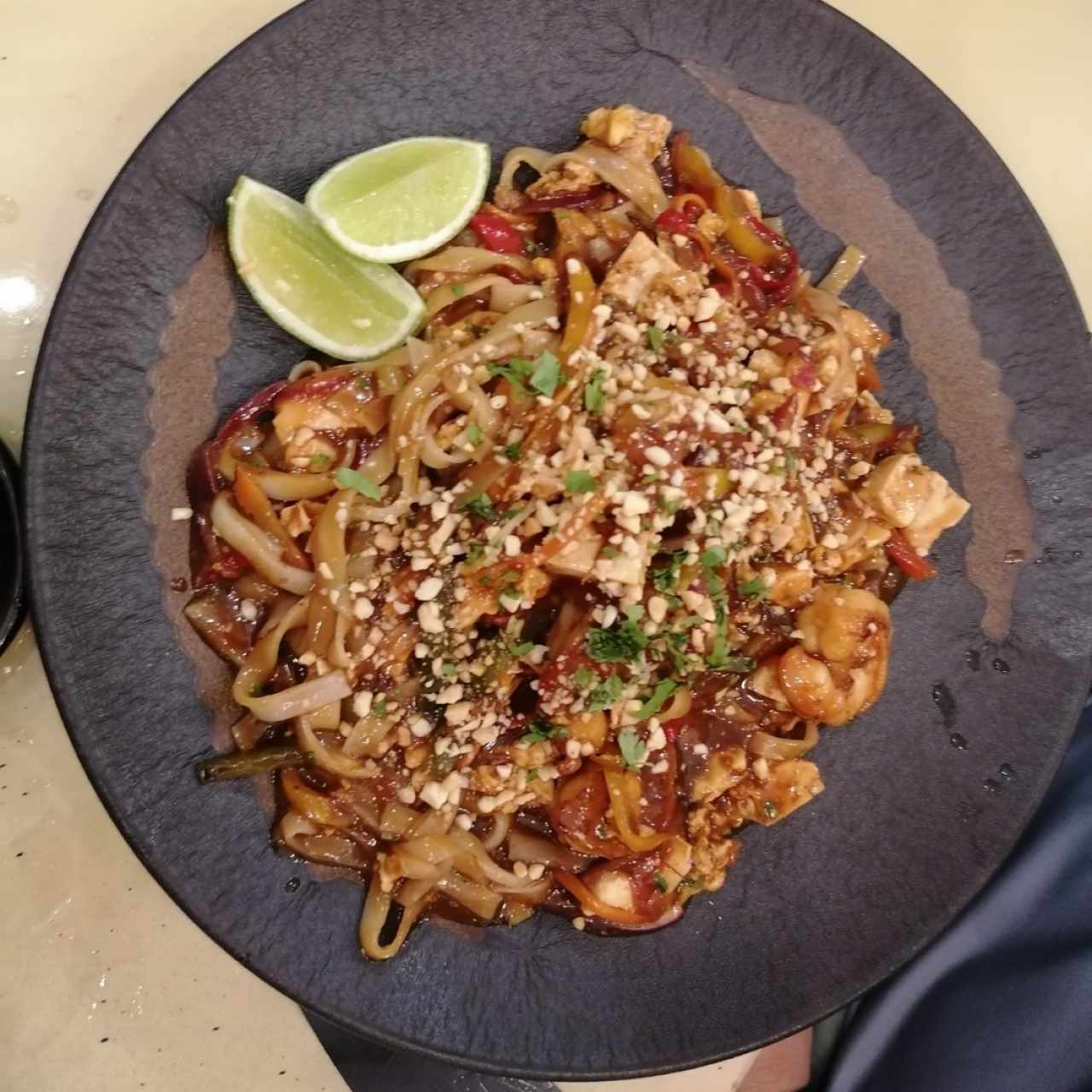 PAD THAI DE CAMARONES (PASTA DE ARROZ)