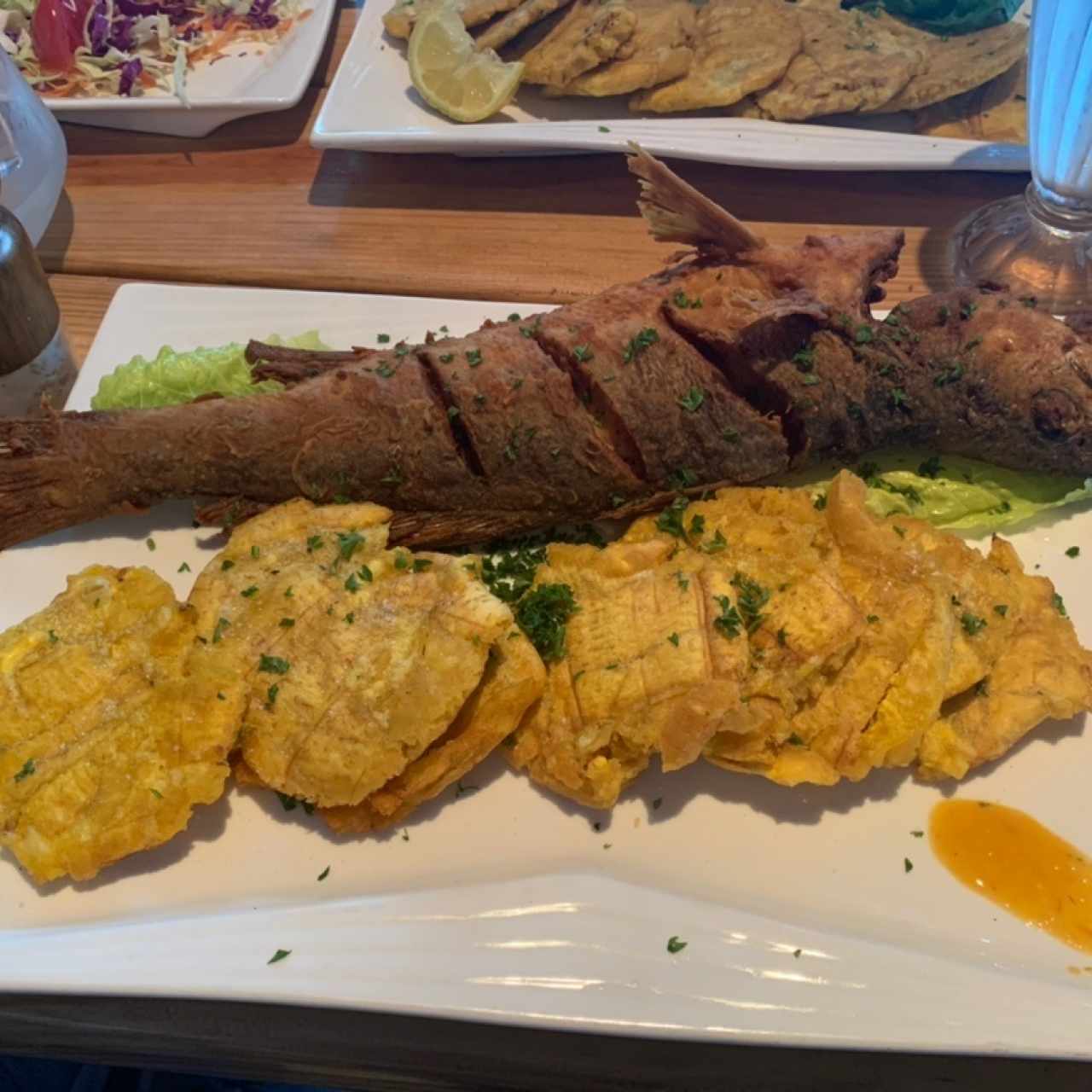 pescado frito con patacones 