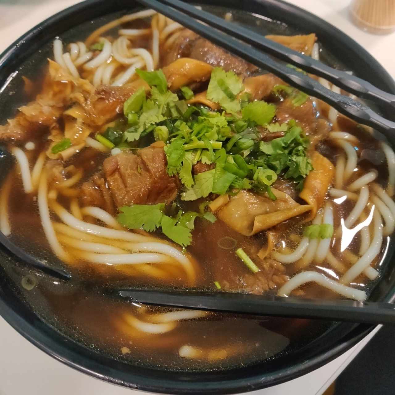 sopa de fideo con falda