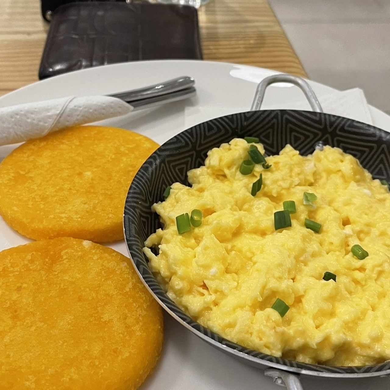 DESAYUNO - CHEESY SCRAMBLED