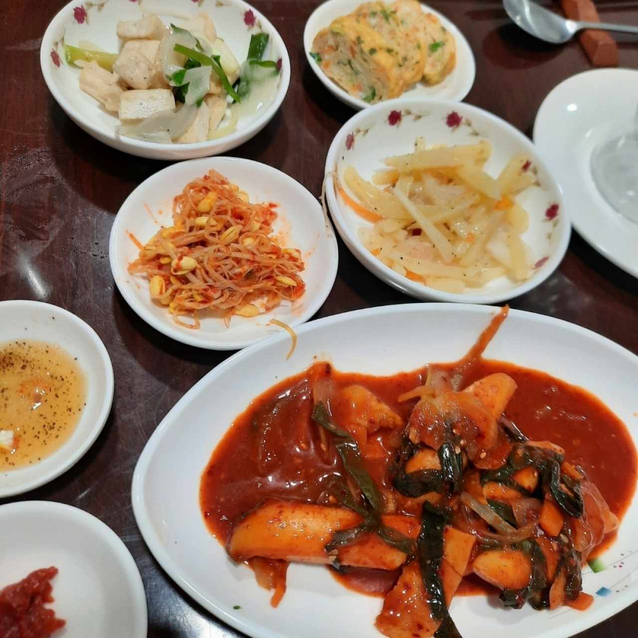 Tteobokki y banchan