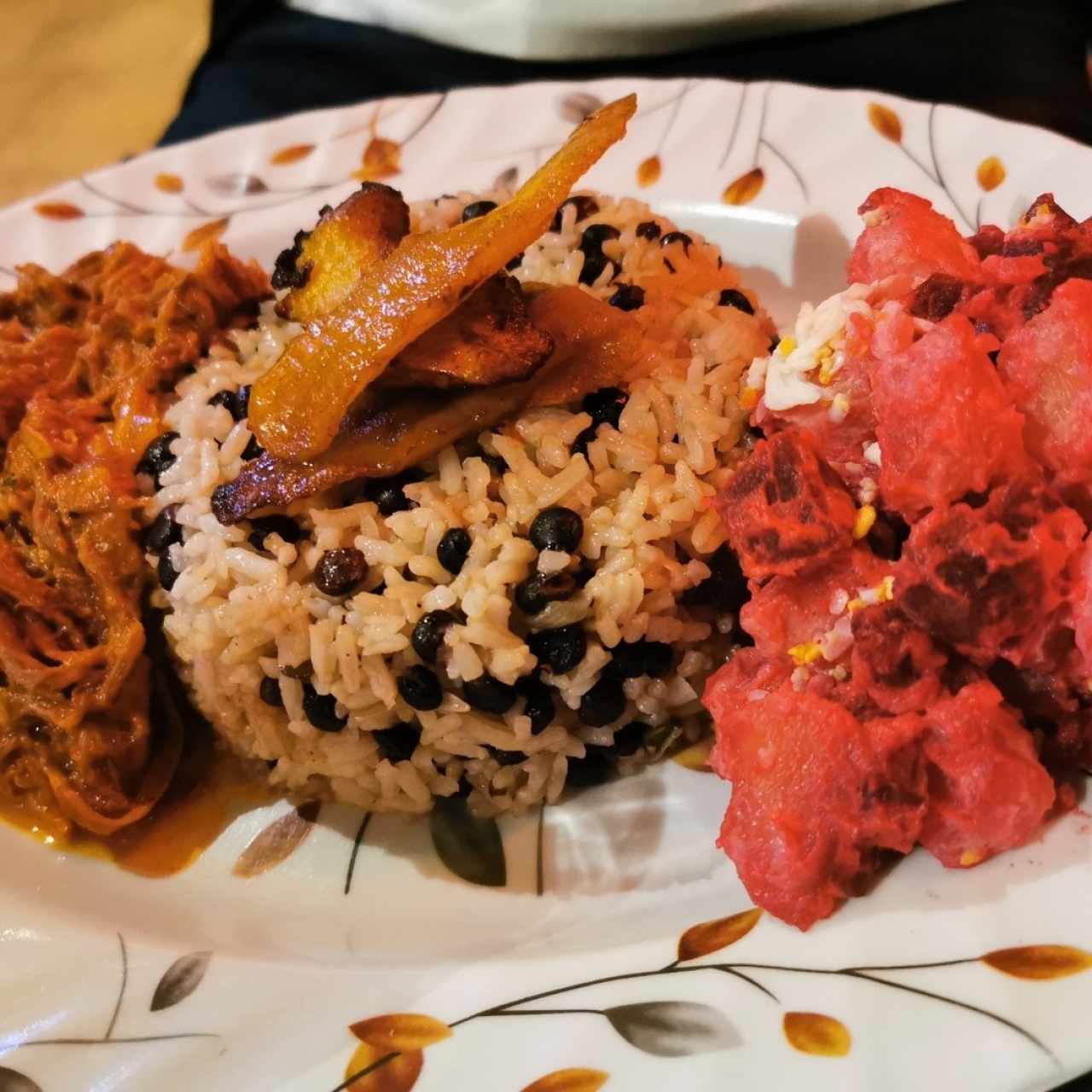 Ropa Vieja, Arroz con Guandú, Ensalada de Repollo, Tajada