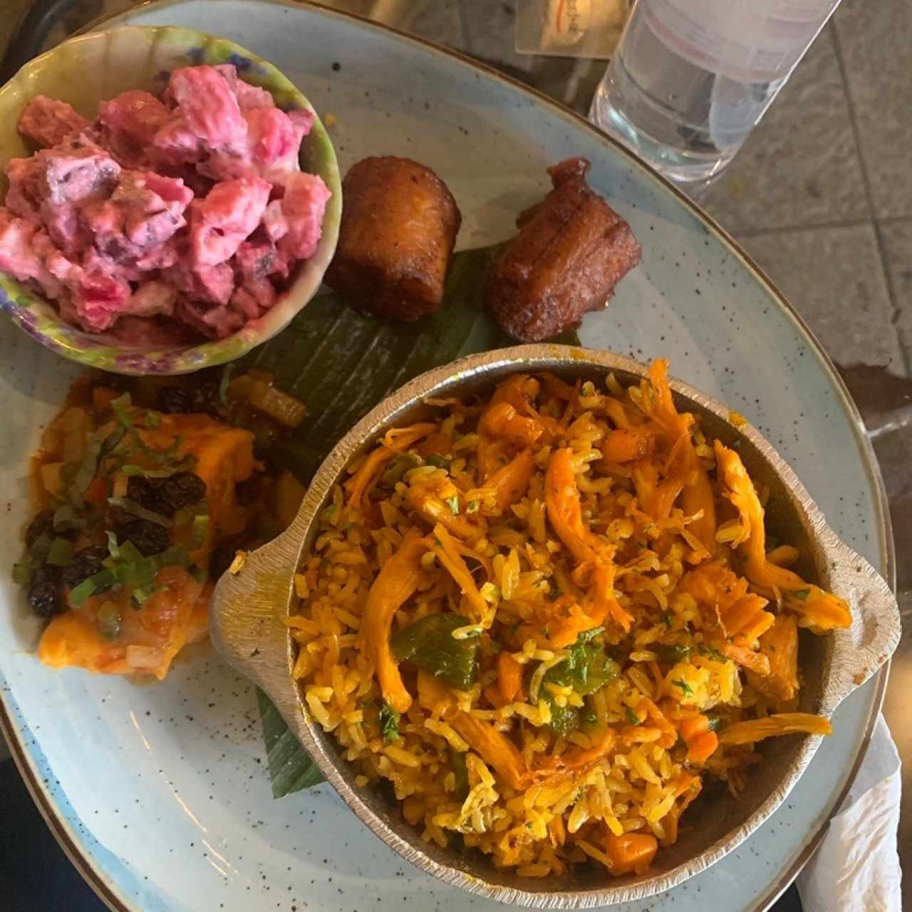 Arroz con Pollo, Plátano en Tentación, Tamalito, Ensalada de Feria