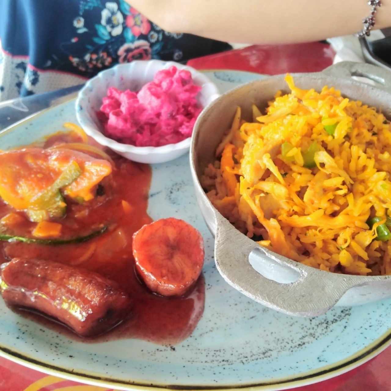 Arroz con Pollo, Plátano en Tentación, Tamalito, Ensalada de Feria