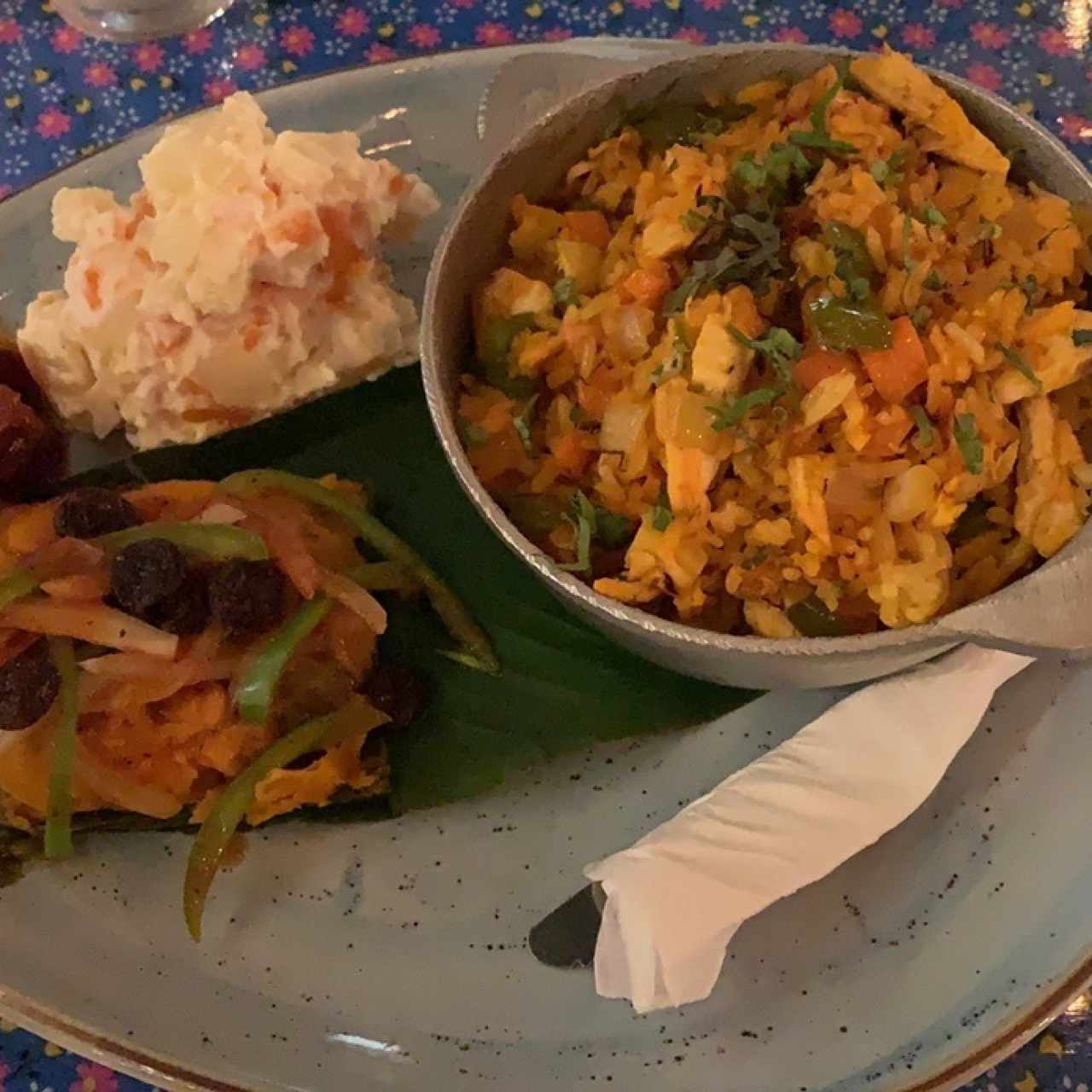 Arroz con Pollo, Plátano en Tentación, Tamalito, Ensalada de Feria