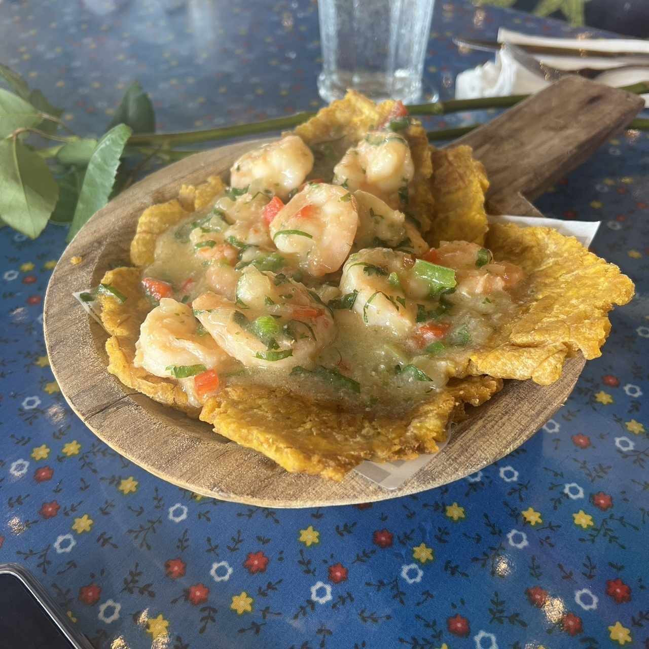 Patacon con camarones 