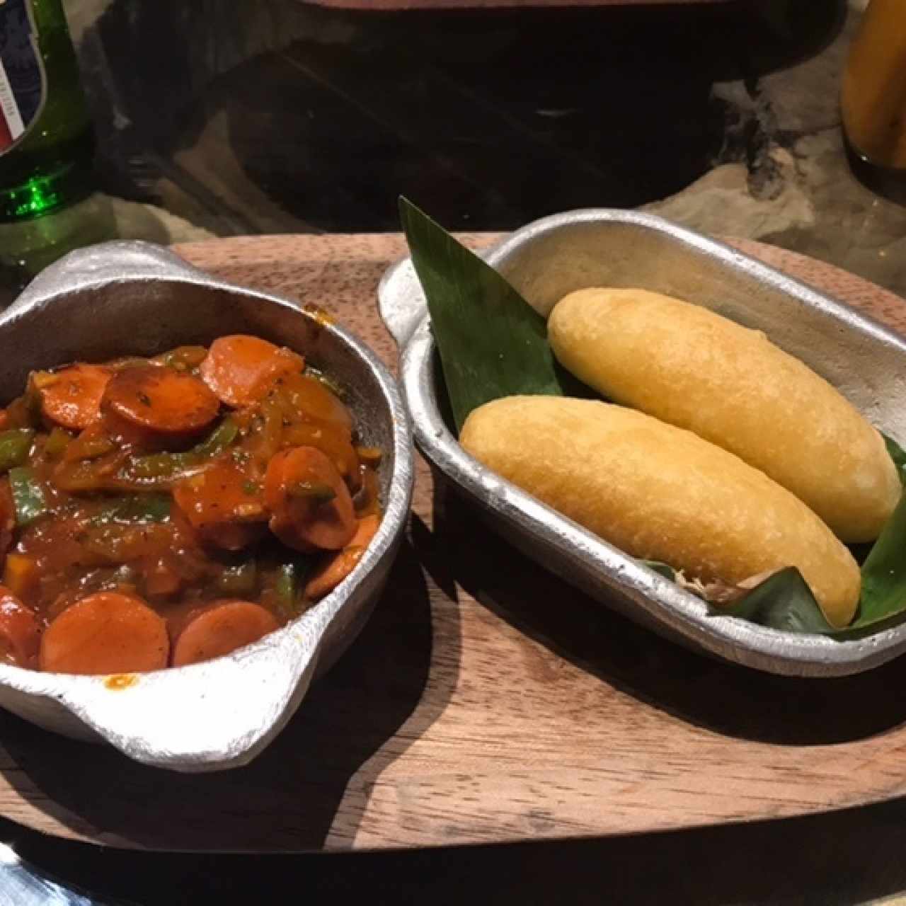 Salchicha Guisada con Carimañolas