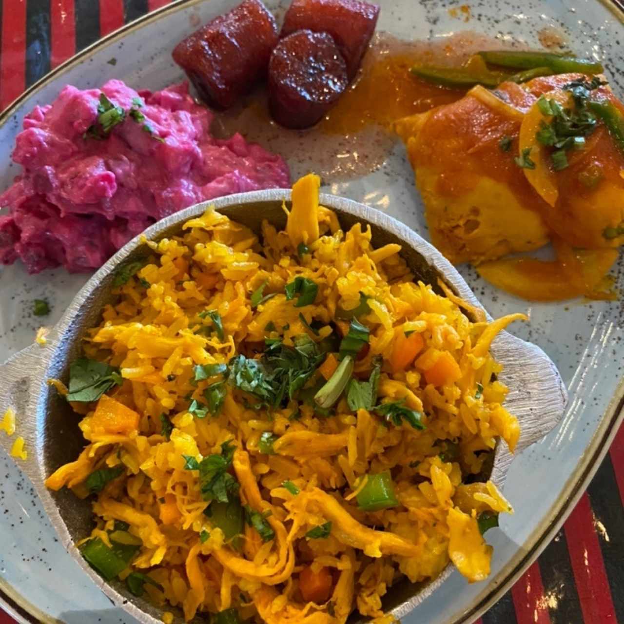 Arroz con Pollo, Plátano en Tentación, Tamalito, Ensalada de Feria