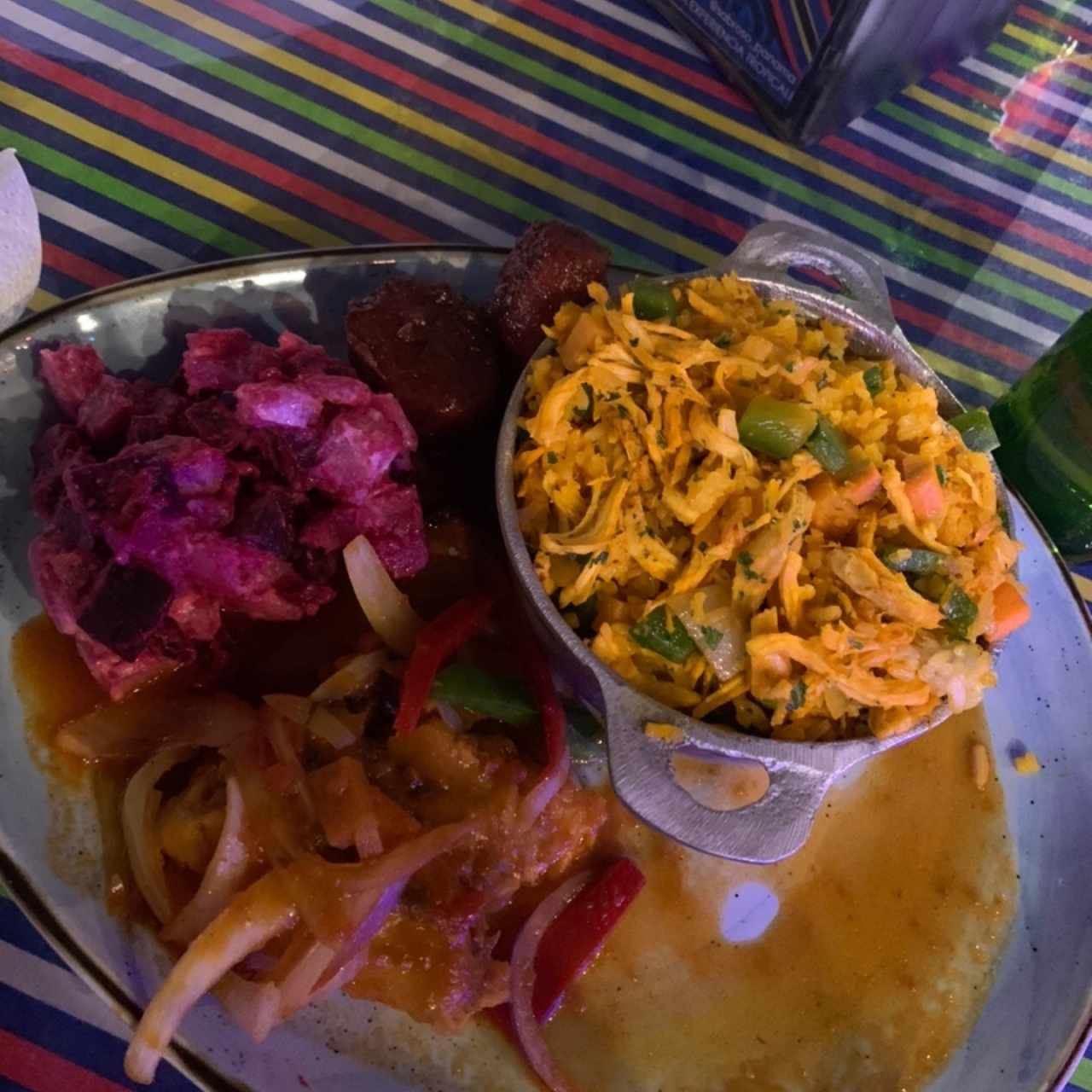 Arroz con Pollo, Plátano en Tentación, Tamalito, Ensalada de Feria