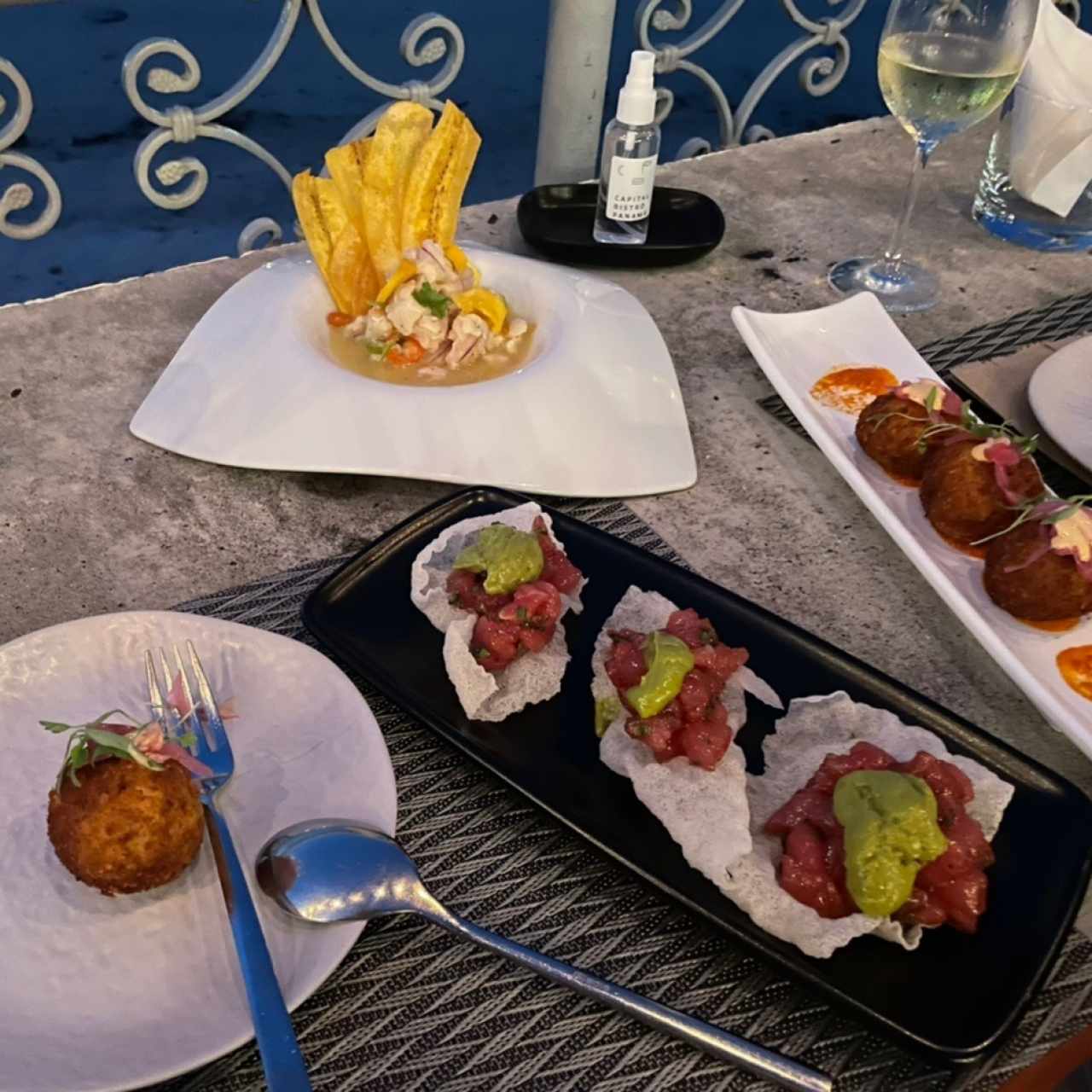 tuna tartar y croquetas 