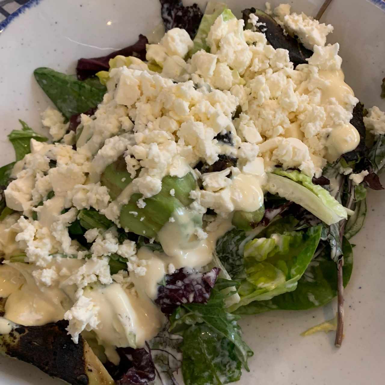 ensalada de aguacate asado