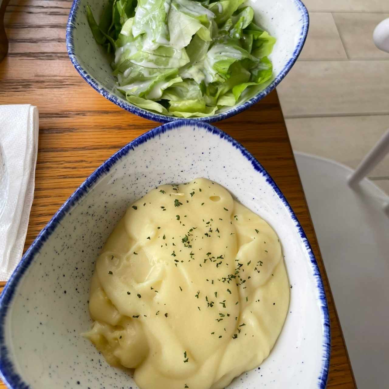 pure con qieso y ensalada acompañamiento