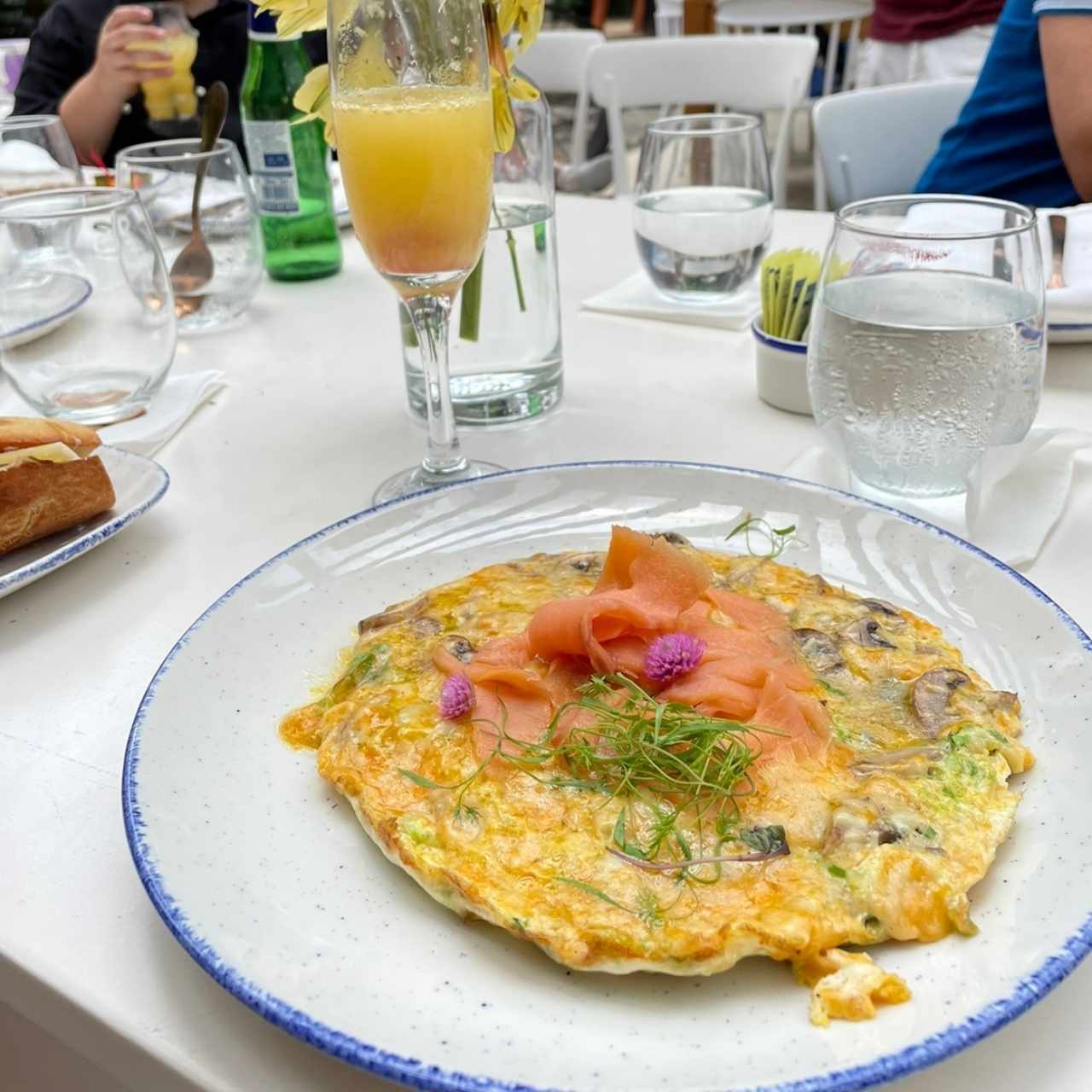 Omelette de Hongos con salmón ahumado