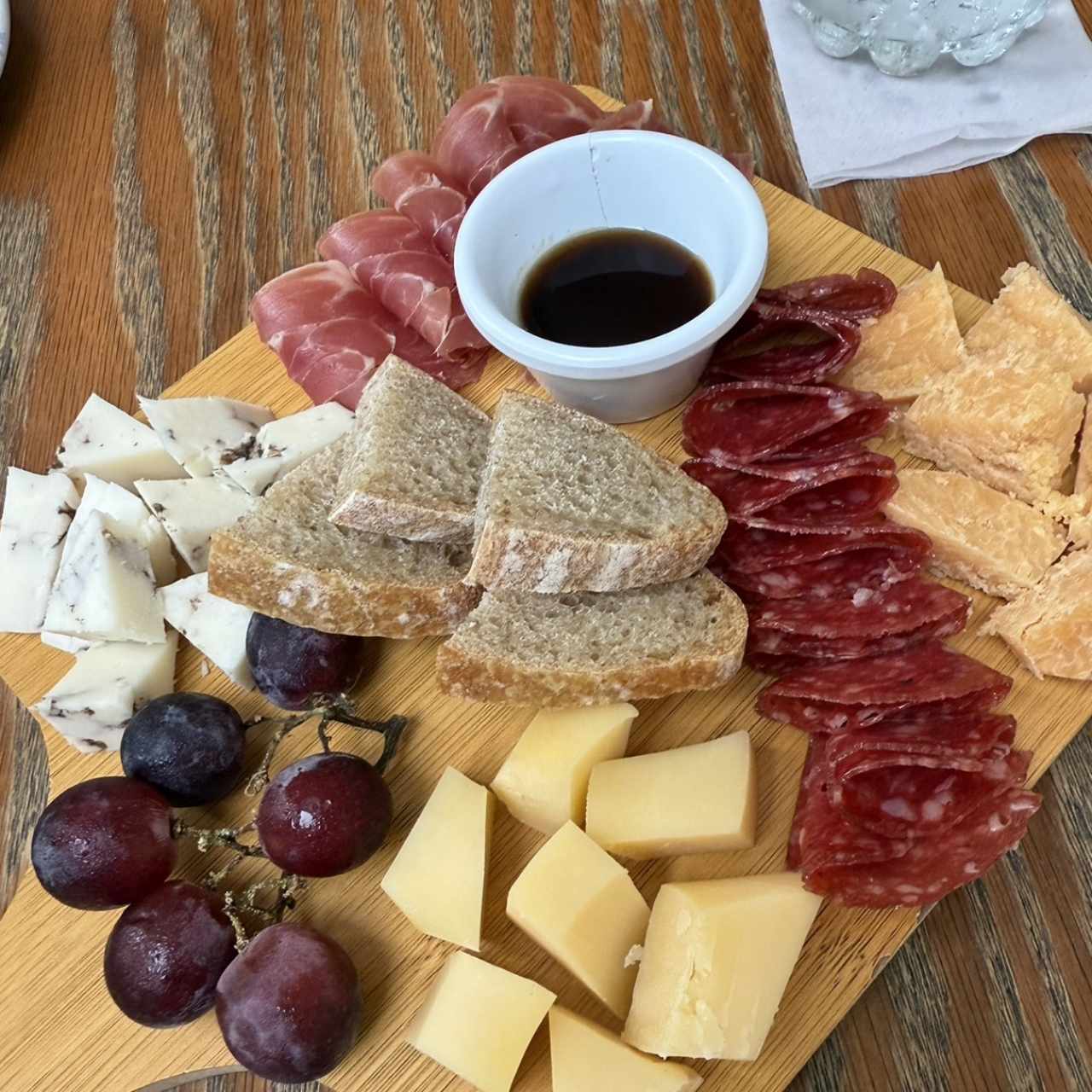 Tabla de quesos y jamones