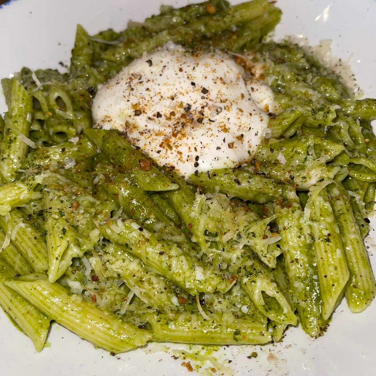 Pesto y Burrata