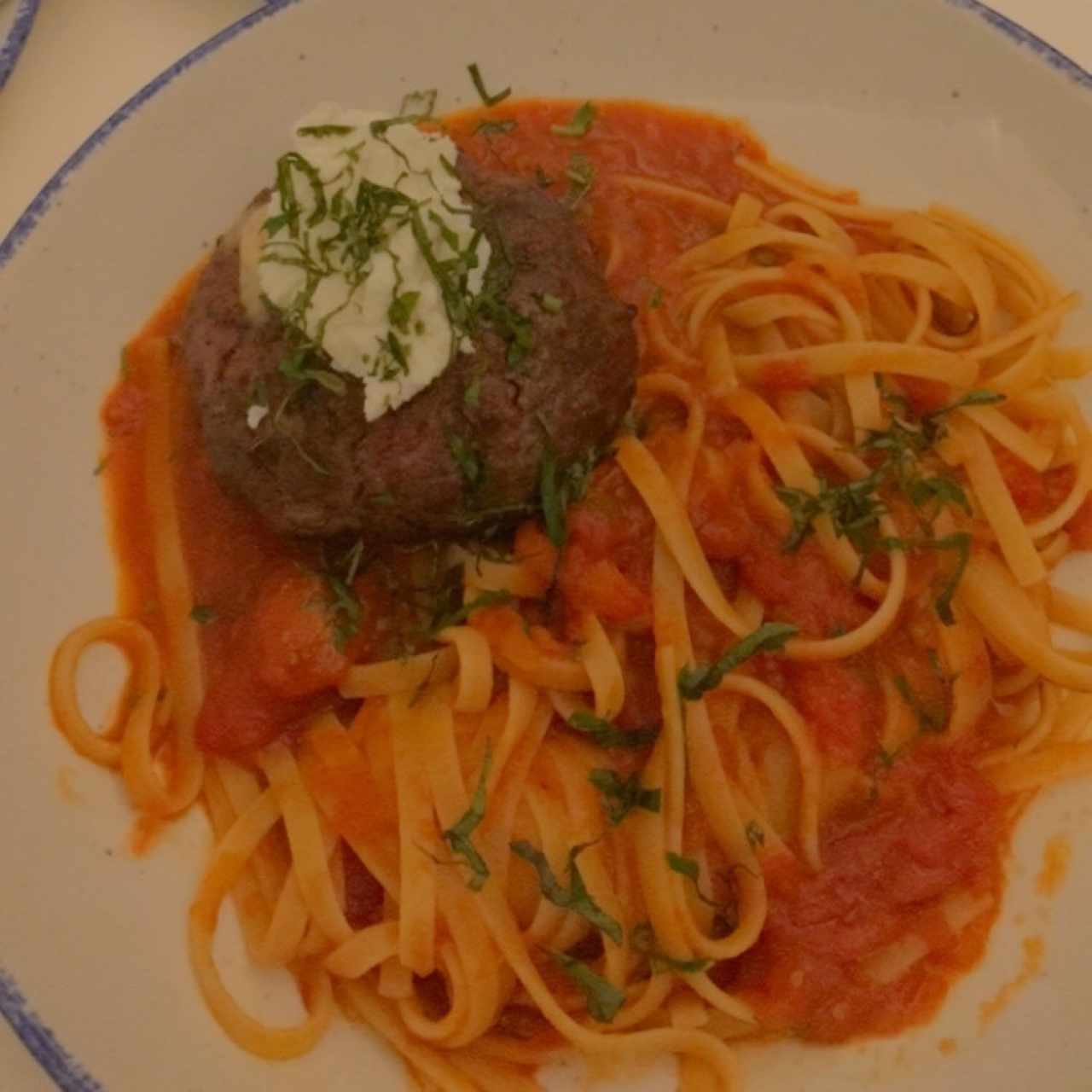 Lingüini Cheese Loaded Meatball