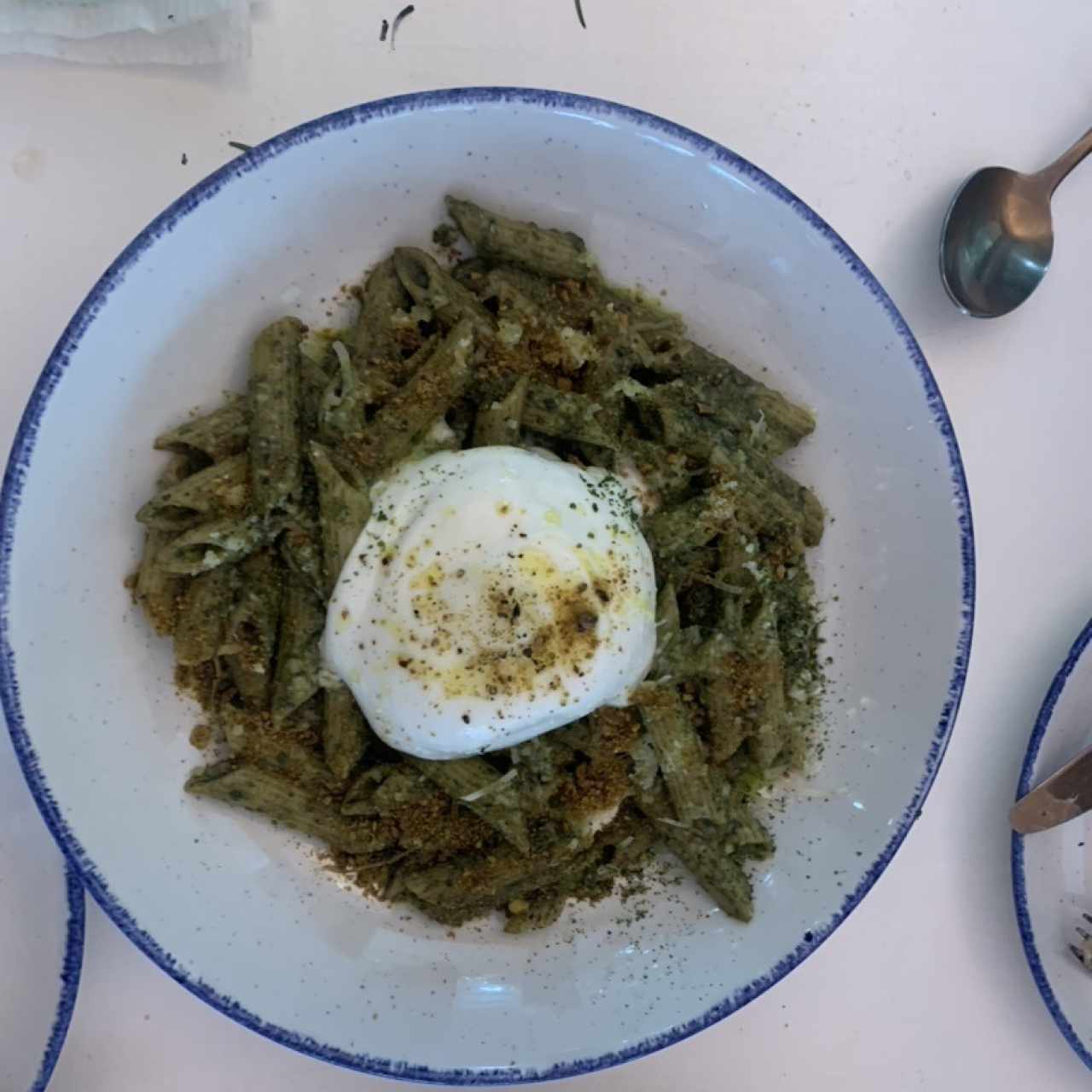 Pesto y Burrata