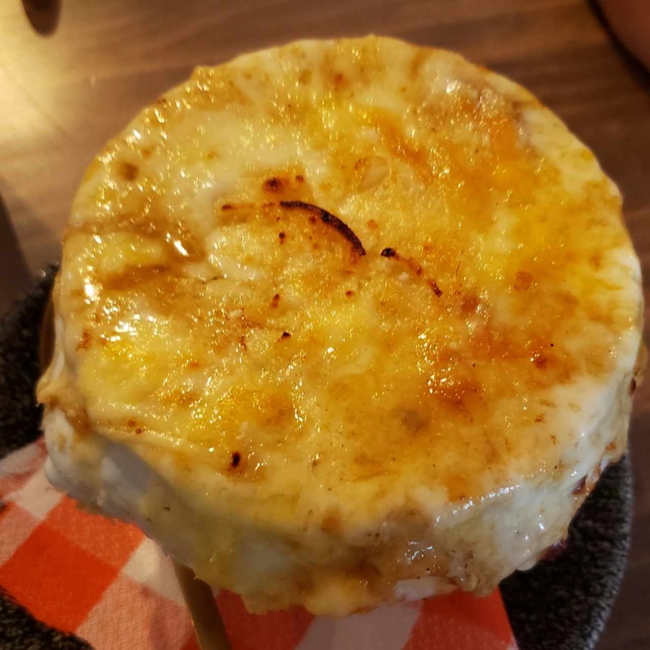 sopa de cebolla gratinada 