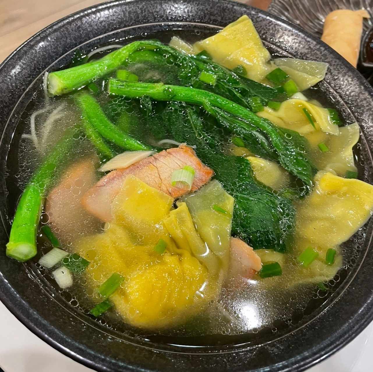 Sopa de wanton de camaron