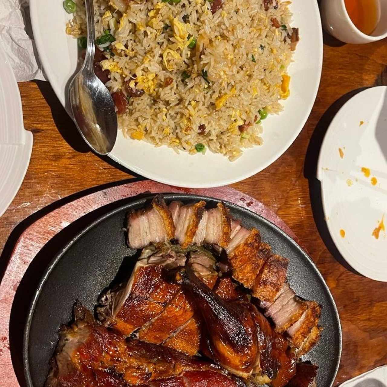 Arroz yangzhou y trio asado