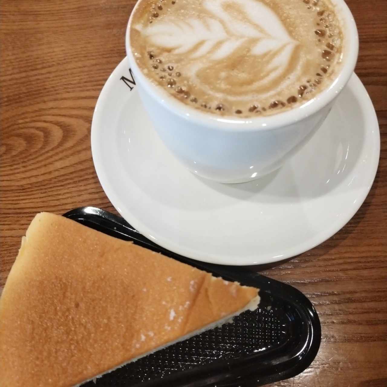 Capuchino y cheesecake japonés 