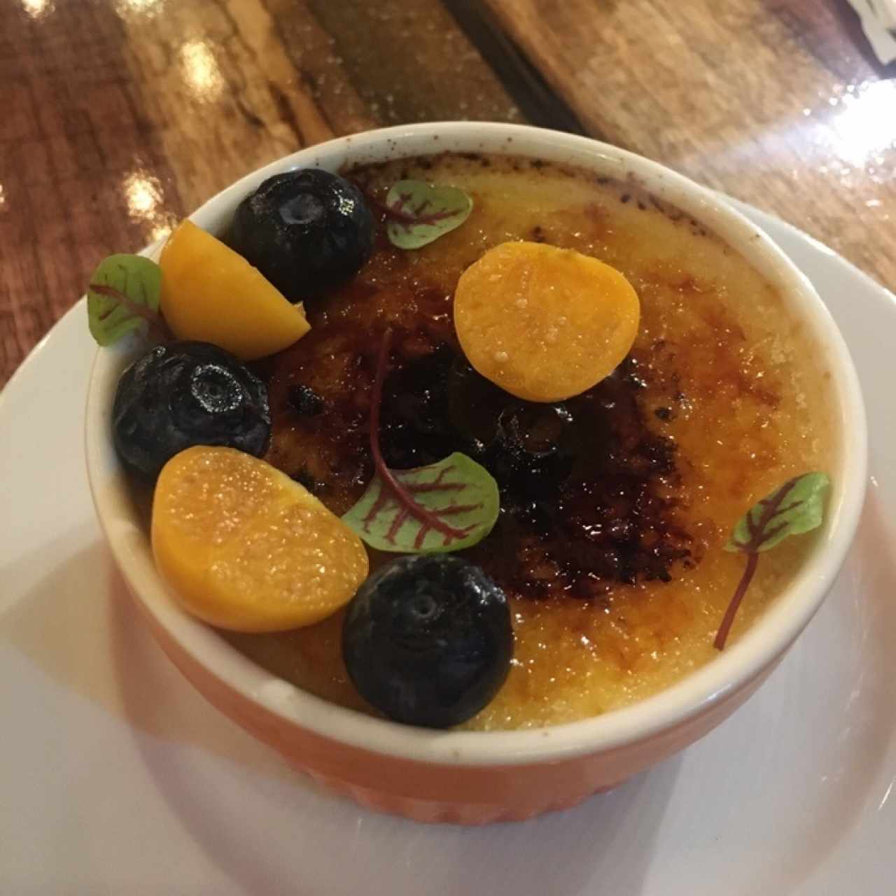 Creme Brulée de Vainilla y Piña Caramelizada