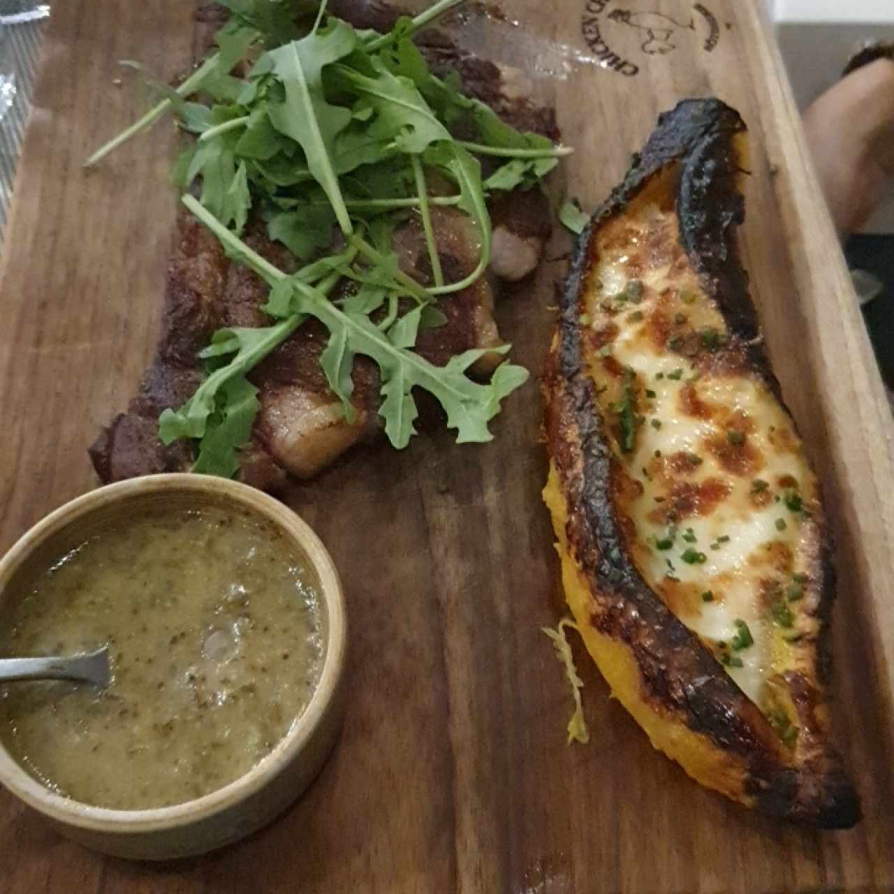 ribeye con platano maduro con queso