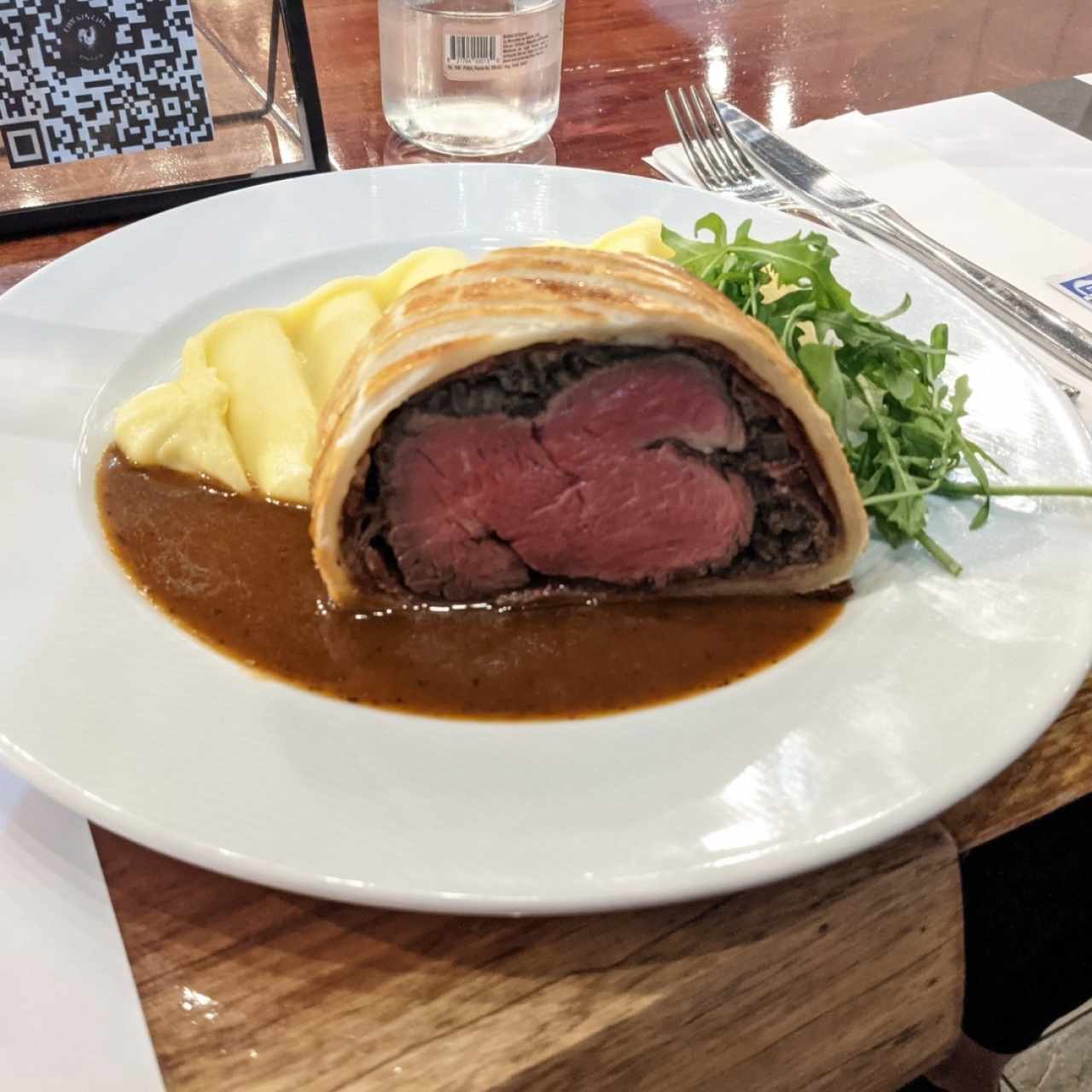 beef Wellington com puré de papas