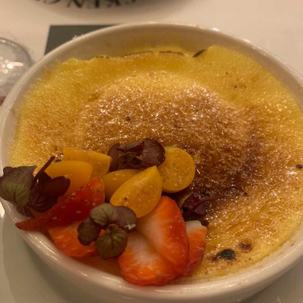 Creme Brulée de Vainilla y Piña Caramelizada