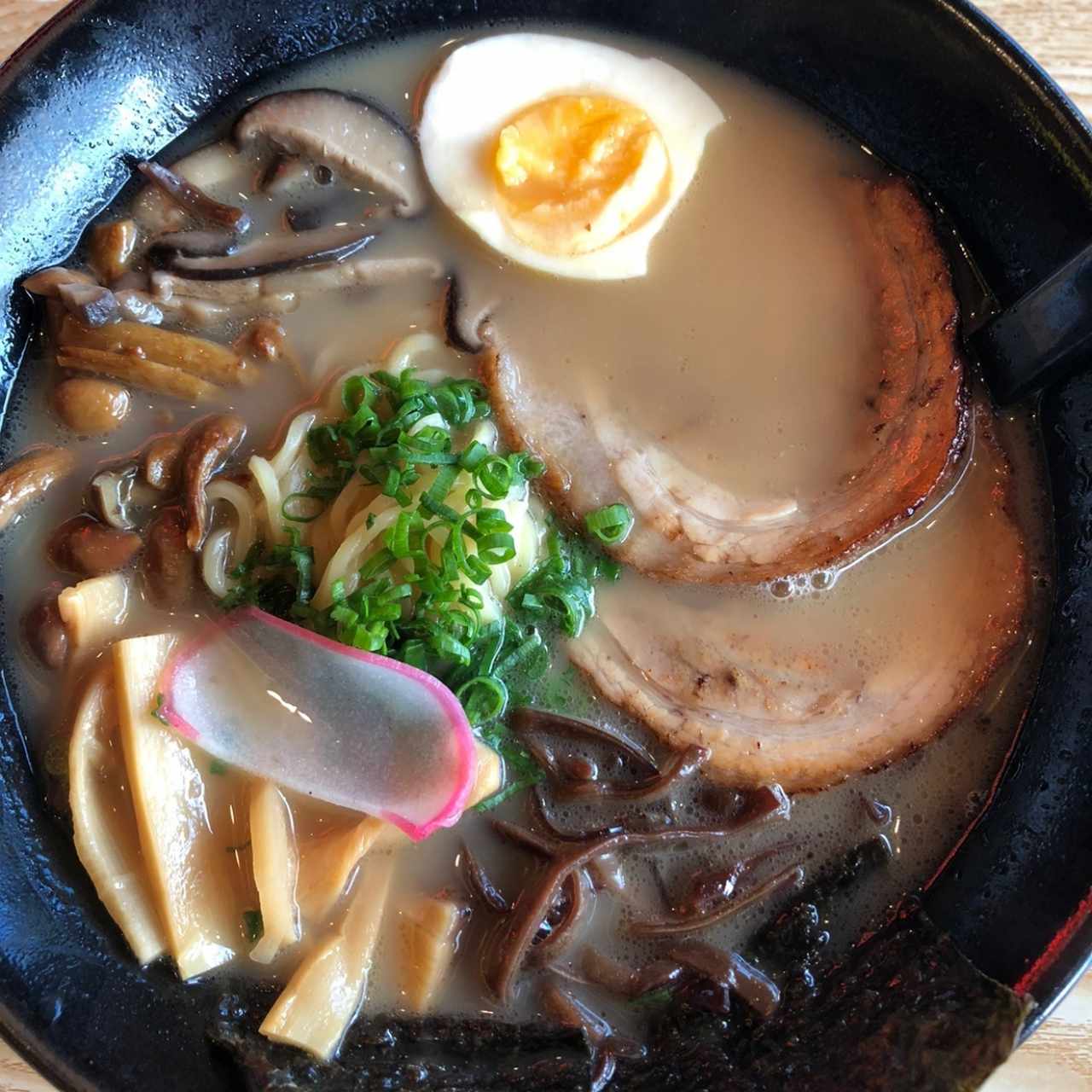 Ramen con carne de puerco