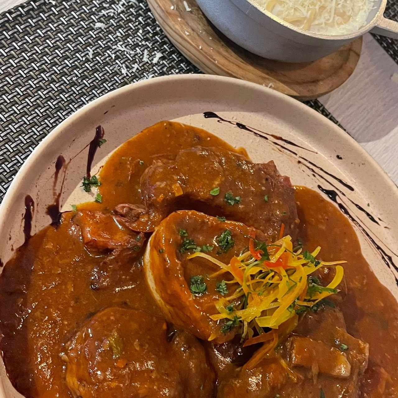 Osobuco con fetuccini a la crema