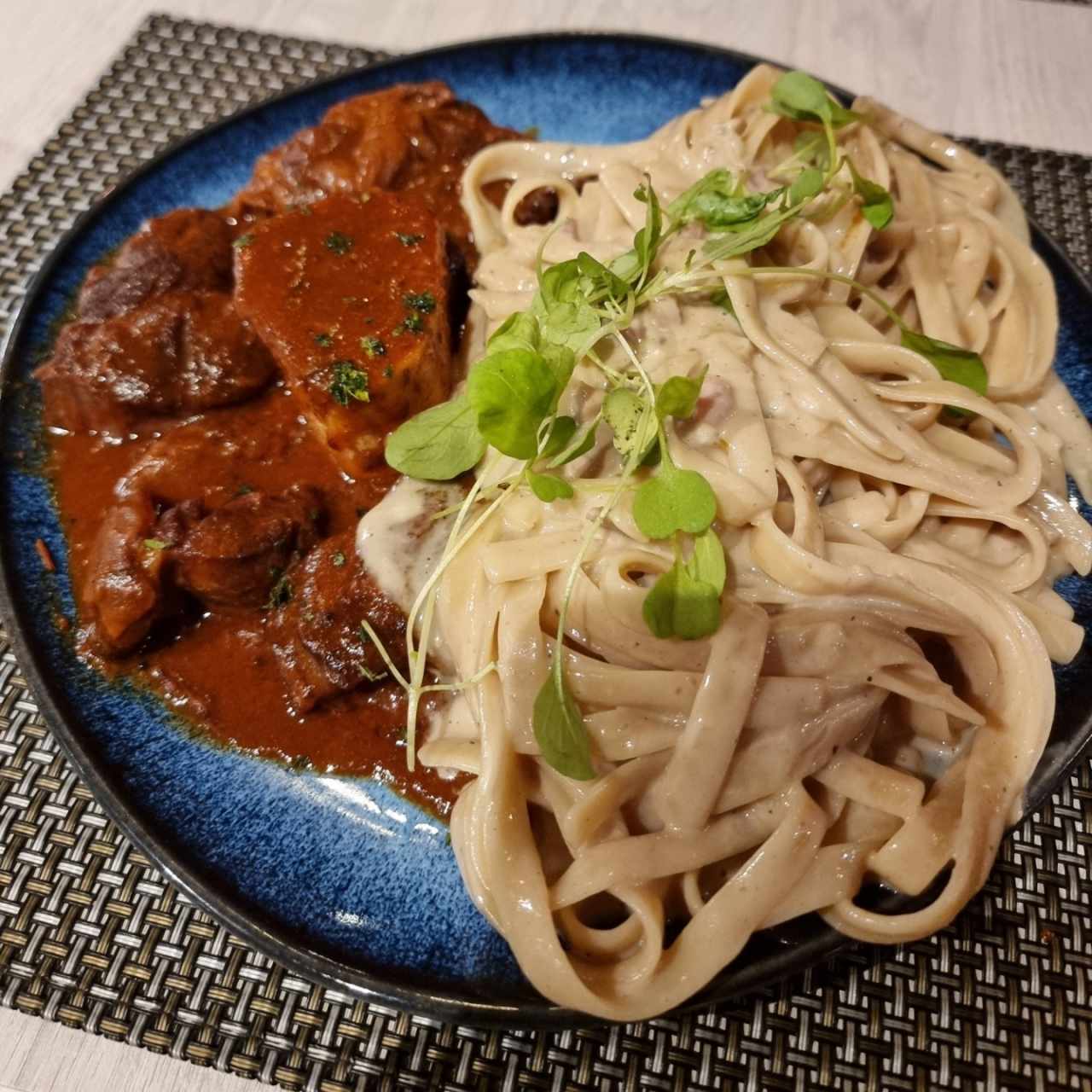 Ossobuco de Res con Linguinni a la Crema